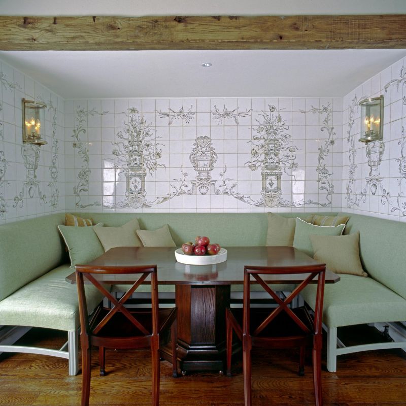 © Gomez Associates